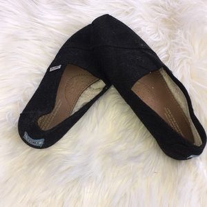 Lightly worn Toms, size 8.5!